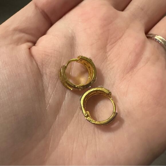 Vintage Gold Toned‎ Faux Diamond Huggie Hoop Small Earrings - Picture 2 of 4